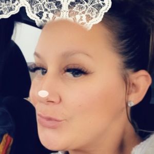 Meet your Posher, Lora